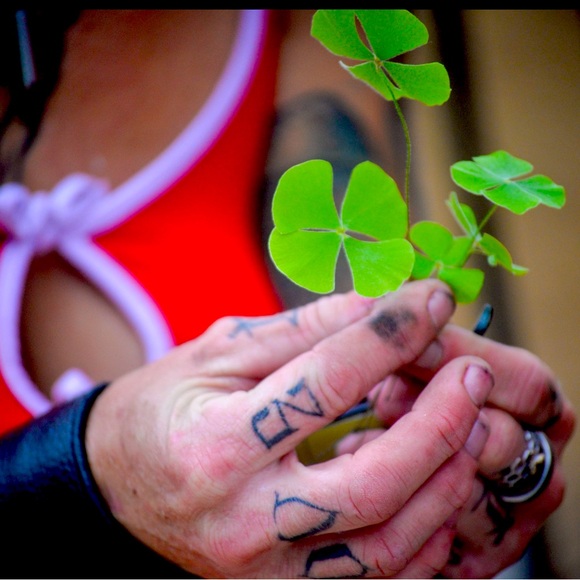 Tanya here, lover of fashion vintage wear! - Picture 9 of 14